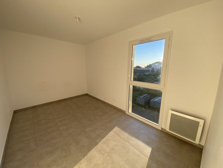 Location Appartement 3 pièces 61m² CAGNES SUR MER 06800 - Photo 3