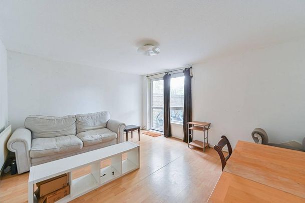 3 bedroom flat to rent - Photo 1