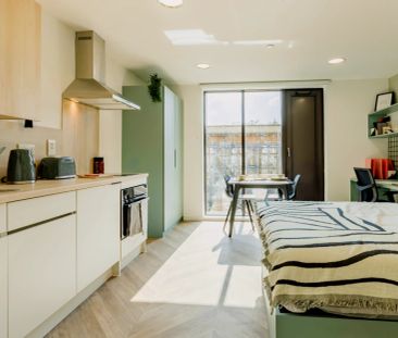 Courtyard View Studio Upper Floors - Photo 4