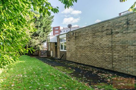 Martin Luther German Lutheran, Clarence Street - Photo 3