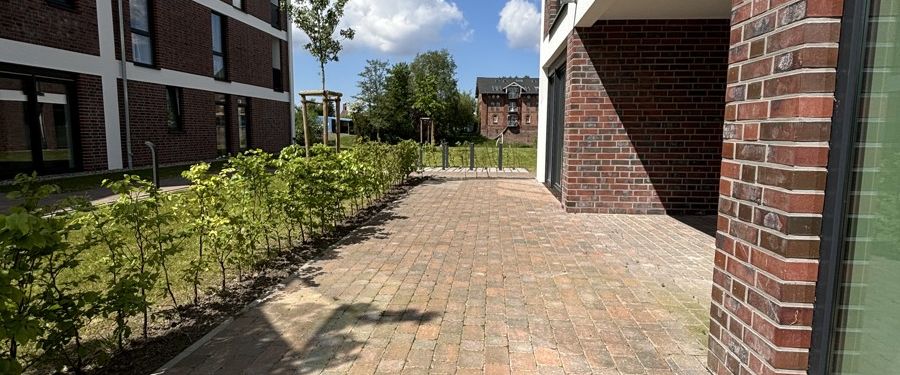 Sonnige Erdgeschosswohnung am Norder Tor mit großer Terrasse zur Miete! - Foto 1