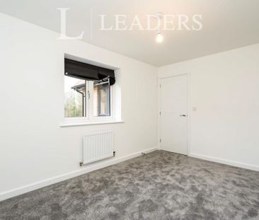 5 bedroom detached house to rent - Photo 4