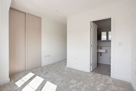 4 bedroom detached house to rent - Photo 3