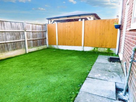 3 bedroom semi-detached house to rent - Photo 4