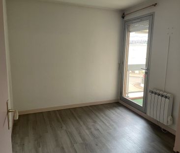 T3 de 91 m2 dans copropriété calme avec terrasse, cave et garage. - Photo 4