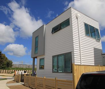 4 Bedrooms on Lockheed Street - Photo 1