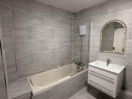 5 bedroom semi-detached house to rent - Photo 3