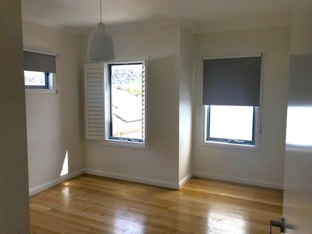 THREE BEDROOM TOWNHOUSE WITH STUDY - Photo 3