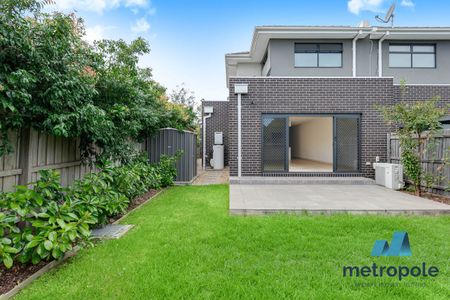 1B Marylin Court, BENTLEIGH EAST, VIC - Photo 2