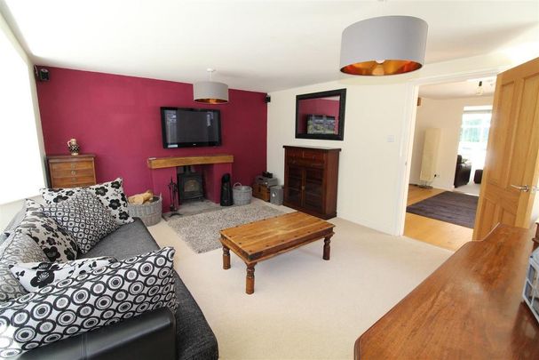 3 bedroom semi-detached house to rent - Photo 1