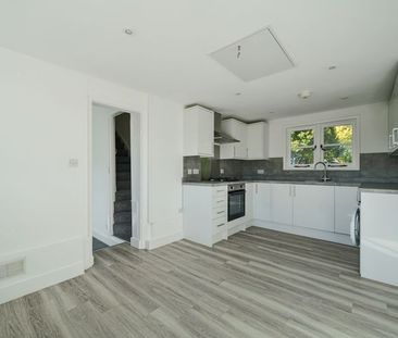 Meadrow, Godalming, Surrey, GU7 - Photo 5