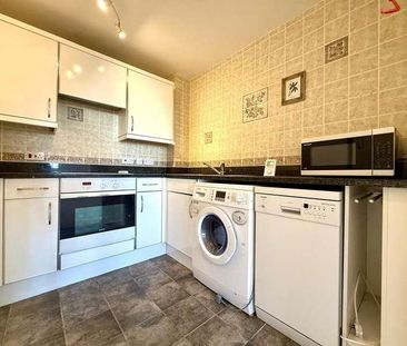 One Bed Retirement Flat, Betjeman Court, Cockfosters, EN4 - Photo 6