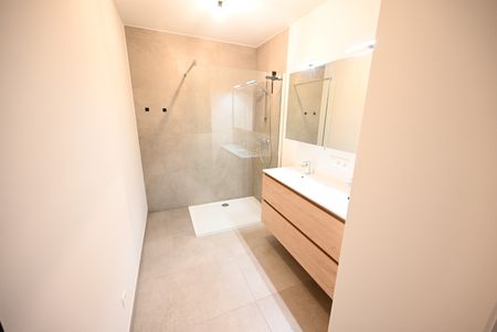 RUIM & SUBLIEM appartement met AUTOSTAANPLAATS nabij centrum Sint-Kruis - Foto 5