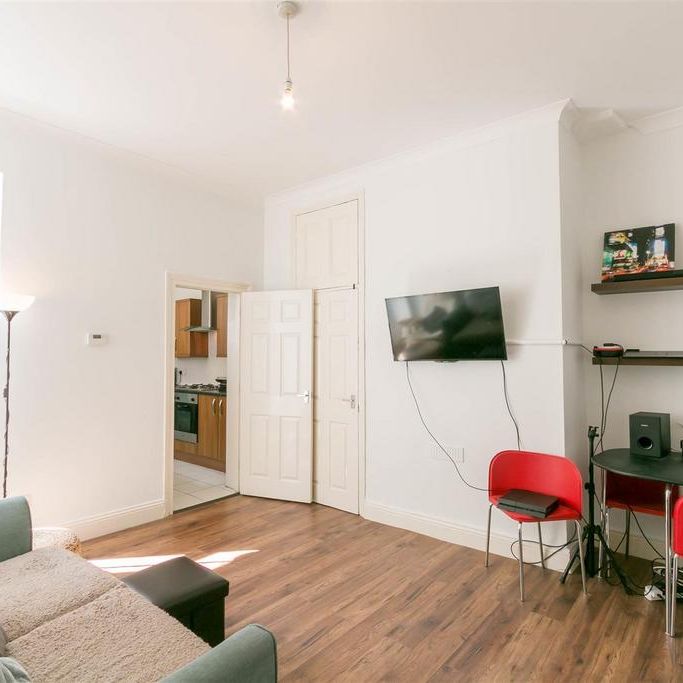 3 bedroom flat to rent - Photo 1