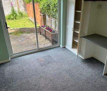 4 bedroom semi-detached house to rent - Photo 1