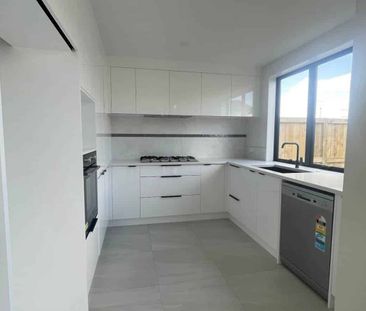 Beautiful 4 bedroom+2 bathroom property! - Photo 2