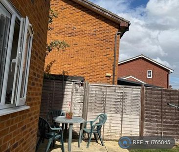3 bedroom semi-detached house to rent - Photo 3