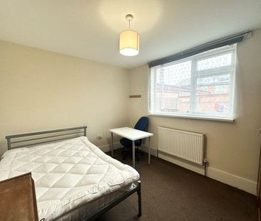 Room 1, NOTTINGHAM, NG9 - Photo 4