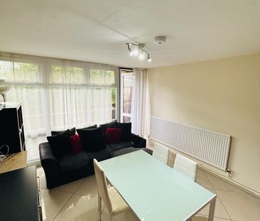 Room in a Shared Flat, London, SW8 - Photo 5