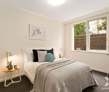 Spacious 2-Bedroom Townhouse in Ripponlea! - Photo 3