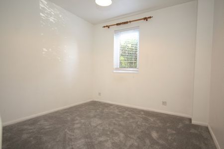 Hurlford, Woking - Photo 5
