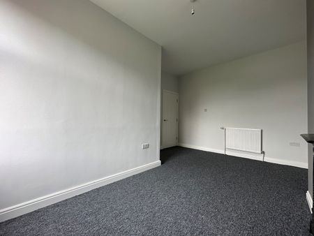 3 Bed Semi-Detached House, Elland Road, LS27 - Photo 2