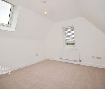 4 bedroom detached house to rent - Photo 2