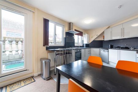 3 bedroom apartment to rent - Photo 4