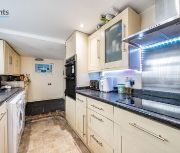 4 bedroom terraced house to rent - Photo 6