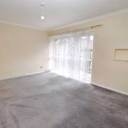 2 bedroom property to rent in Hemel Hempstead - Photo 1