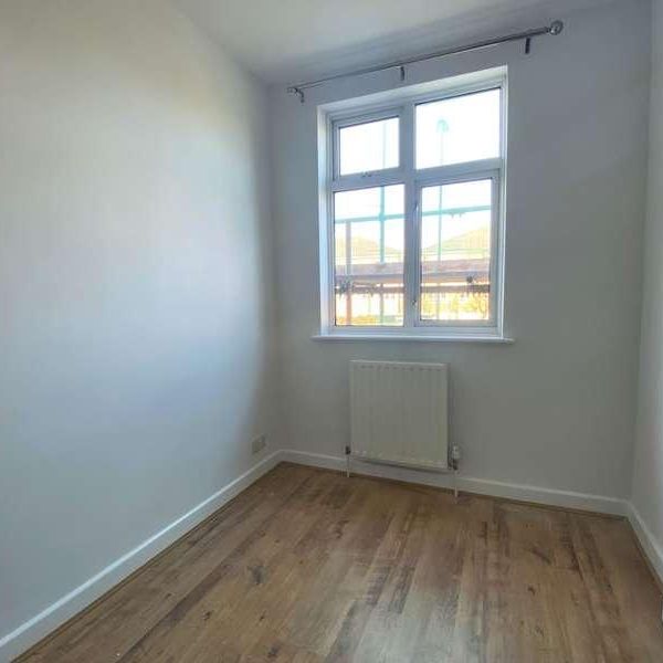 Shelson Parade, Ashford Road, Feltham, TW13 - Photo 1