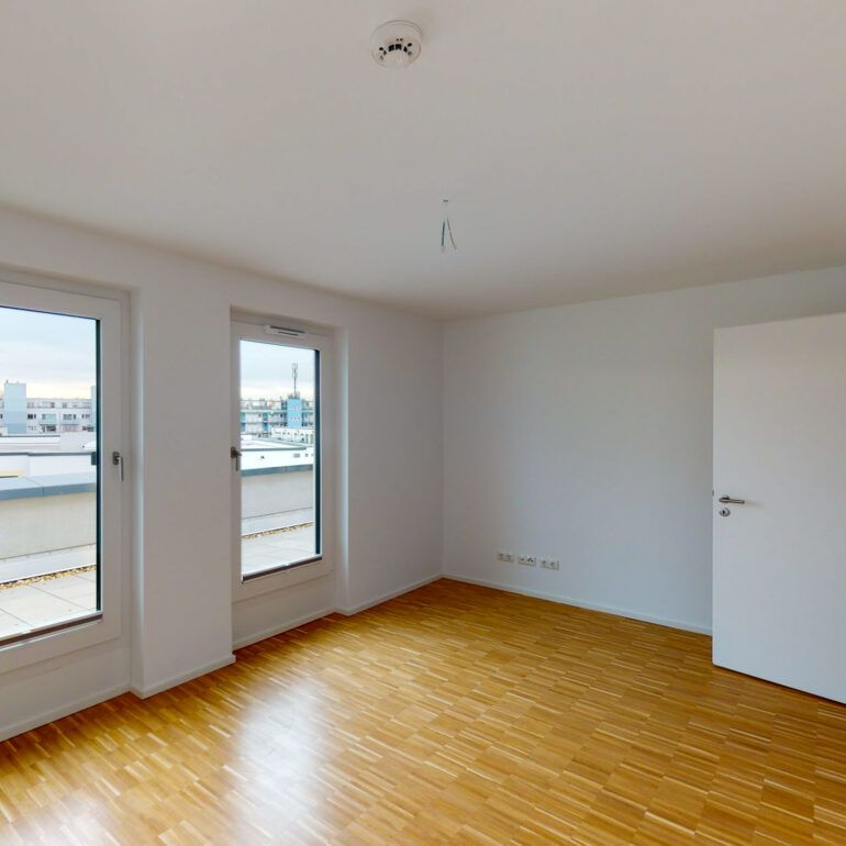 Große Dachgeschosswohnung mit Einbauküche - Photo 1