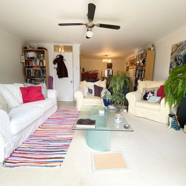 The Cloisters, Woking - 4 bedrooms Property for lettings - Seymours - Photo 1