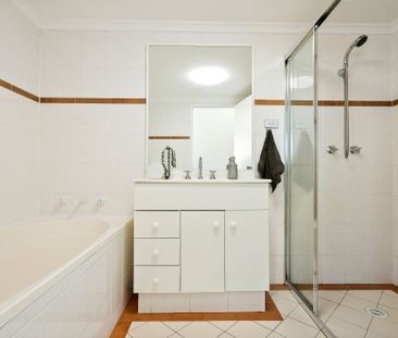 Modern Two-Bedroom Apartment with Large Balcony - Photo 6