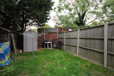2 bedroom terraced house to rent - Photo 2