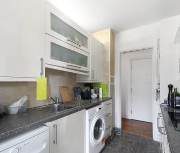 Price £2,200 pcm - Available 30/01/2026 - Part Furnished - Photo 6