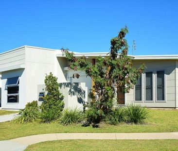 Family Friendly Home in Caloundra West - Photo 3