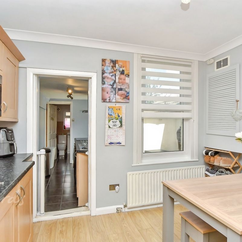 2 bedroom terraced house to rent - Photo 1