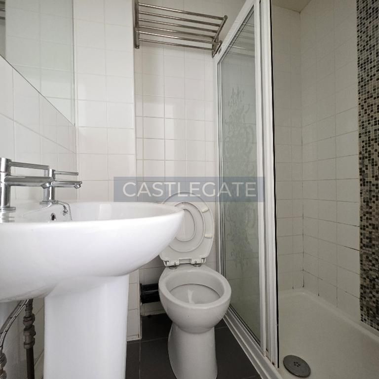 1 bedroom ground floor flat to rent - Photo 1