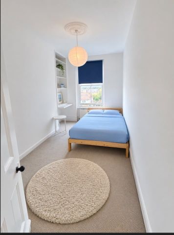 4 Bed Flat, Fauconberg Road, W4 - Photo 2