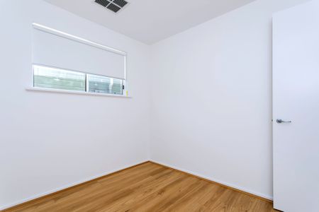 Modern 3 bedroom home, offering spacious and low maintenance living - Photo 3