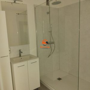 Location Appartement 4 pièces 84m² VICHY 03200 - Photo 2