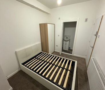 Room in a Shared House, Bolingbroke Road, CV3 - Photo 4
