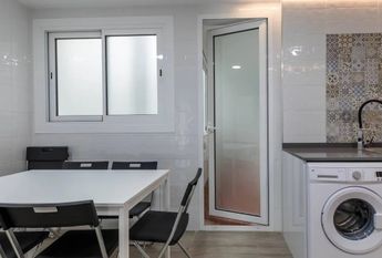 Calle Periodista Azzati, Valencia, Valencian Community 46002