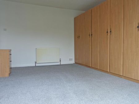 2 bedroom detached bungalow to rent - Photo 2