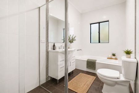Spacious Family Living in Prime Bexley Location - Photo 4