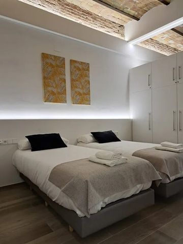 Carrer de la Reina, Valencia, Valencian Community 46011 - Photo 4