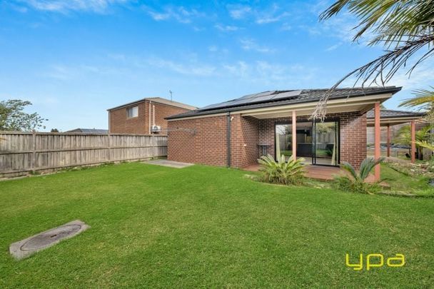 18 Majestic Drive, Officer - Photo 1