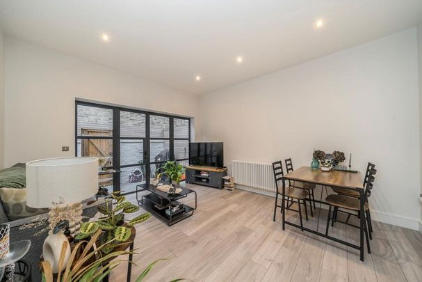 2 bedroom maisonette to rent - Photo 1