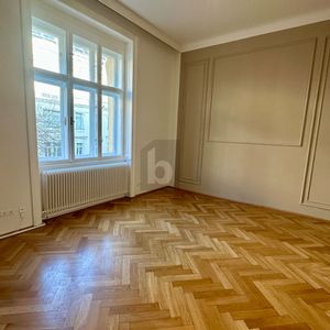 CHARMANTER ALTBAU TRIFFT MODERNE ELEGANZ – ZENTRAL, GERÄUMIG, STILVOLL! - Photo 2